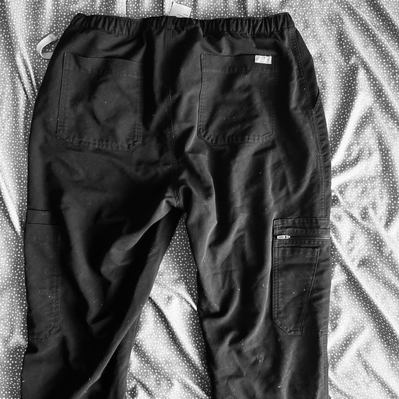 Men’s Large Figs Scrub Pants. - Picture 2 of 3